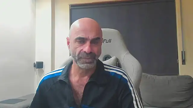 Snapshot of Bicopflirt chatting on February 10, 2026, 1:48 am Bicopflirt online show from February 10, 2026, 1:48 am