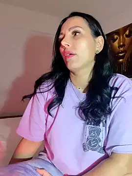 ReiyaRey online show from April 15, 2026, 7:51 pm