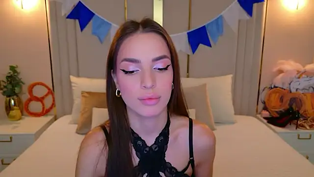 BellaHalles online show from October 5, 2025, 6:04 am