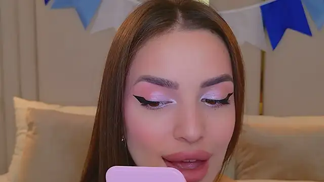 BellaHalles online show from October 3, 2025, 5:42 am