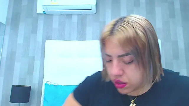 LeahMillerr online show from September 17, 2025, 12:07 pm