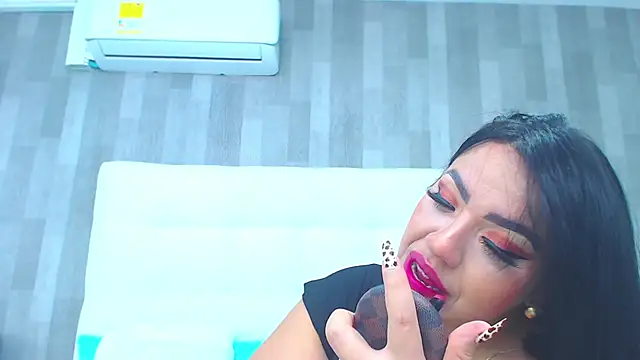 LeahMillerr online show from March 22, 2025, 12:46 pm