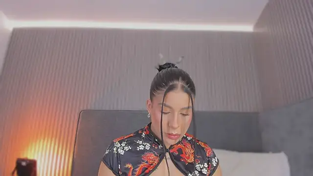 emelie 89 online show from February 6, 2026, 12:45 pm