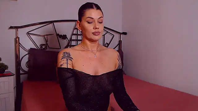 YvonneEverlee online show from June 2, 2026, 6:52 pm