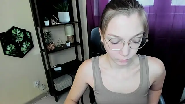 EmillyPlay online show from February 22, 2025, 7:34 am