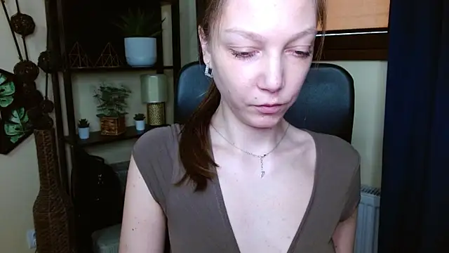 EmillyPlay online show from March 16, 2026, 7:01 am