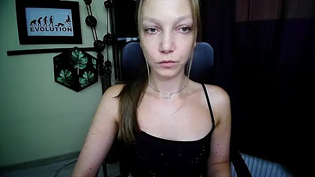 EmillyPlay online show from July 8, 2026, 12:39 pm