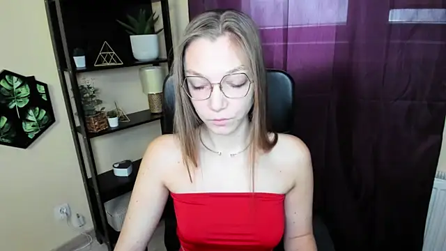 EmillyPlay online show from March 11, 2025, 6:41 am