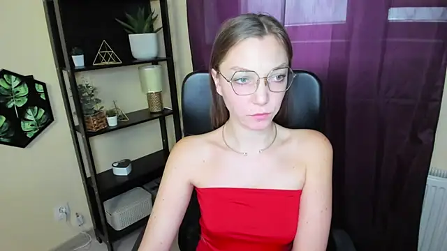 EmillyPlay online show from March 11, 2025, 12:50 pm