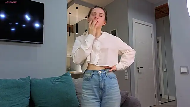 DonnaBurkee online show from October 19, 2025, 4:04 am