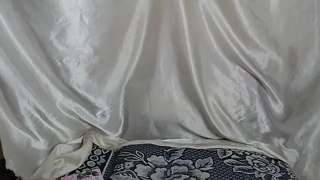 Burberrry  online show from November 19, 2025, 9:04 pm