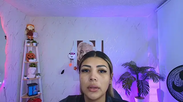 SALOOMEE   online show from November 19, 2025, 10:59 am