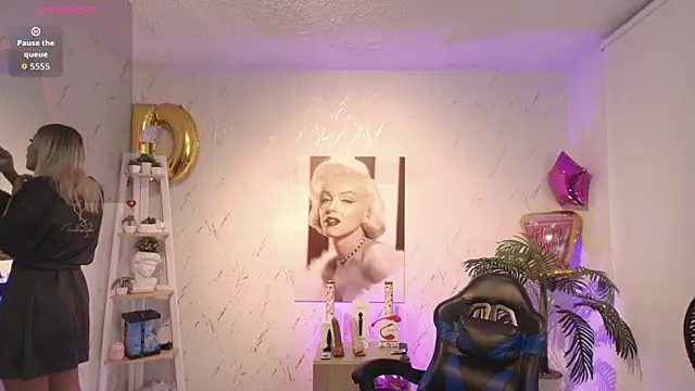 SALOOMEE   online show from September 12, 2025, 9:09 am