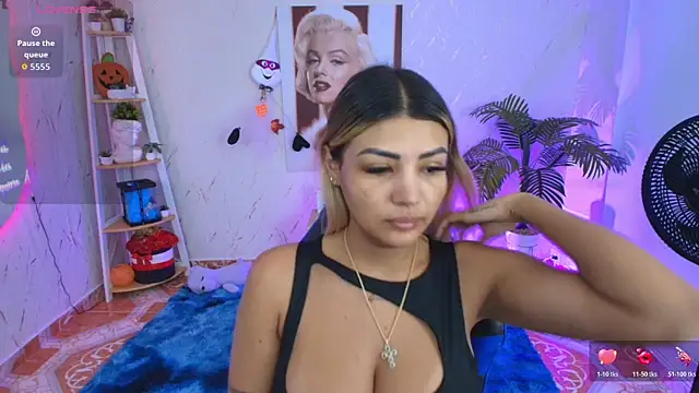 SALOOMEE   online show from November 23, 2025, 9:19 am