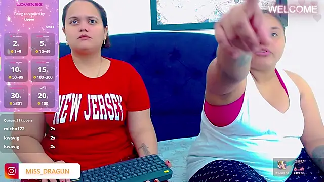 Snapshot of brunnette_hot chatting on October 12, 2025, 11:11 am brunnette hot online show from October 12, 2025, 11:11 am