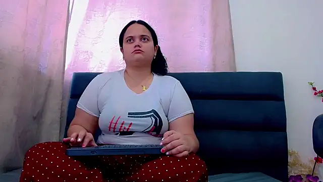 Snapshot of brunnette_hot chatting on February 21, 2026, 12:29 pm brunnette hot online show from February 21, 2026, 12:29 pm