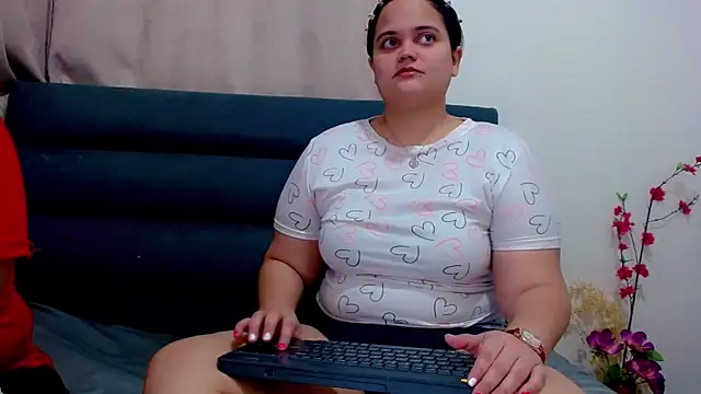 Snapshot of brunnette_hot chatting on February 15, 2026, 10:58 am brunnette hot online show from February 15, 2026, 10:58 am