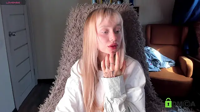 Snapshot of MalenaErnman chatting on May 17, 2026, 10:26 am MalenaErnman online show from May 17, 2026, 10:26 am
