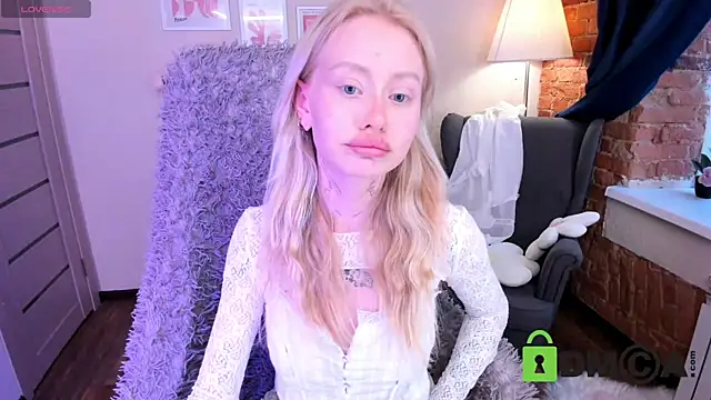 MalenaErnman online show from February 28, 2025, 1:36 pm