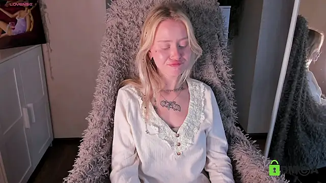 MalenaErnman online show from October 4, 2025, 10:39 am