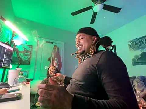 4EVAGLACIERS online show from November 18, 2025, 2:38 am