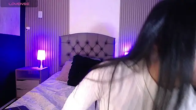 isabella smith  online show from February 22, 2025, 3:36 pm