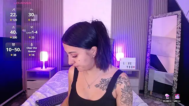 isabella smith  online show from March 22, 2025, 1:52 pm