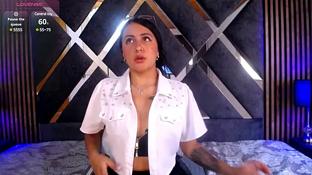 isabella smith  online show from February 8, 2025, 4:14 pm