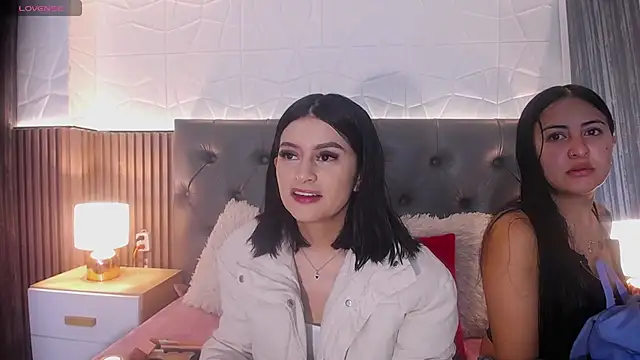 isabella smith  online show from March 14, 2025, 1:24 pm