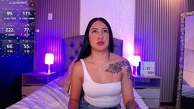 isabella smith  online show from February 10, 2025, 1:44 pm