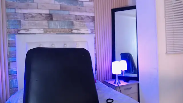 isabella smith  online show from September 12, 2025, 7:46 pm