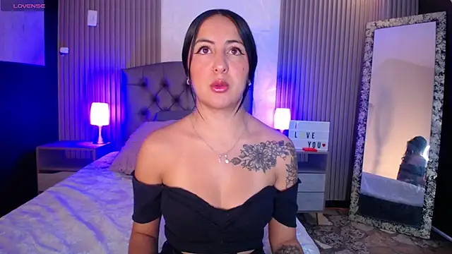 isabella smith  online show from February 13, 2025, 1:15 pm