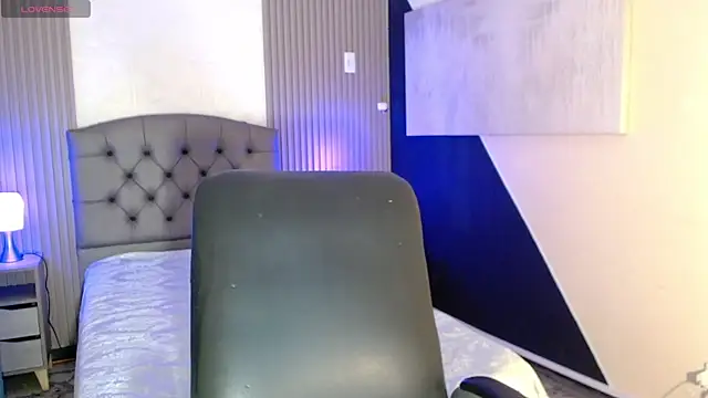 isabella smith  online show from September 24, 2025, 7:53 pm