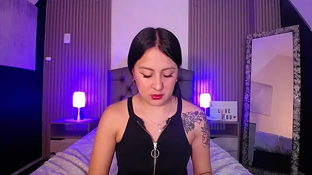 isabella smith  online show from March 19, 2025, 1:40 pm