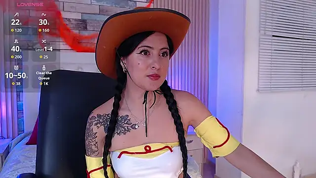 isabella smith  online show from October 28, 2025, 7:35 pm