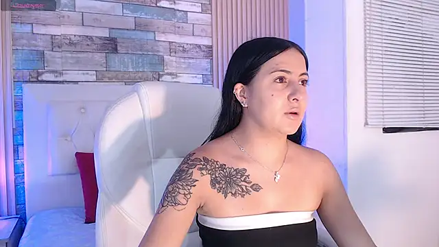 isabella smith  online show from September 22, 2025, 7:42 pm