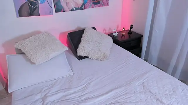 Jessica Herrera  online show from September 18, 2025, 10:35 pm