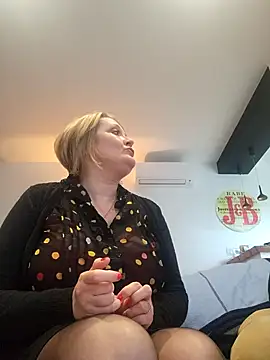 lady charlyne online show from April 15, 2026, 6:23 pm