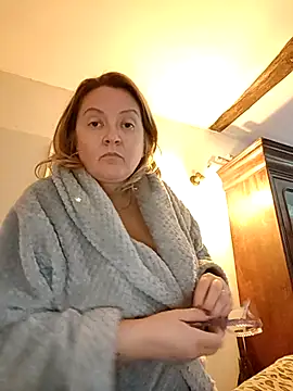 lady charlyne online show from September 17, 2025, 7:32 am