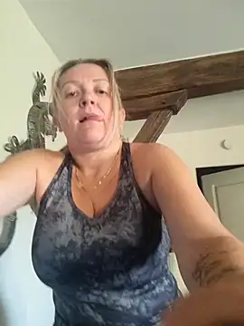 lady charlyne online show from February 26, 2025, 9:33 am