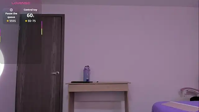 Snapshot of alexa_pariss chatting on September 30, 2025, 8:15 pm alexa pariss online show from September 30, 2025, 8:15 pm