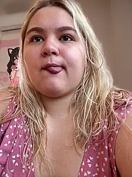 Snapshot of Freakcute_ chatting on June 9, 2026, 3:46 pm Freakcute online show from June 9, 2026, 3:46 pm
