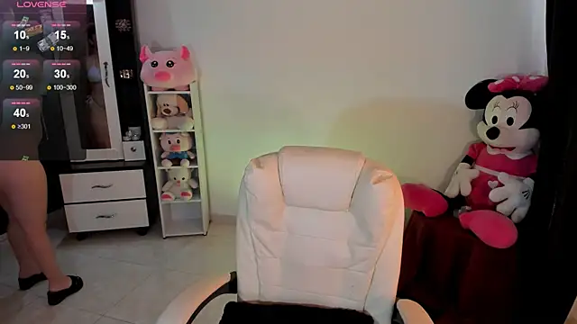 Snapshot of chloejones__ chatting on February 12, 2025, 9:11 pm chloejones online show from February 12, 2025, 9:11 pm