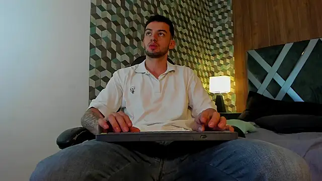 Michael magno online show from March 2, 2025, 8:03 pm