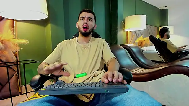 Michael magno online show from October 13, 2025, 6:20 pm