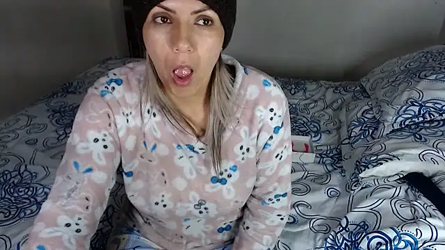 Chantal hott online show from April 19, 2026, 2:45 am