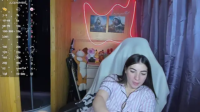 Fiery Brunette  online show from February 28, 2025, 4:43 am