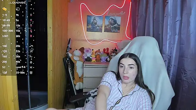 Fiery Brunette  online show from February 27, 2025, 4:43 pm