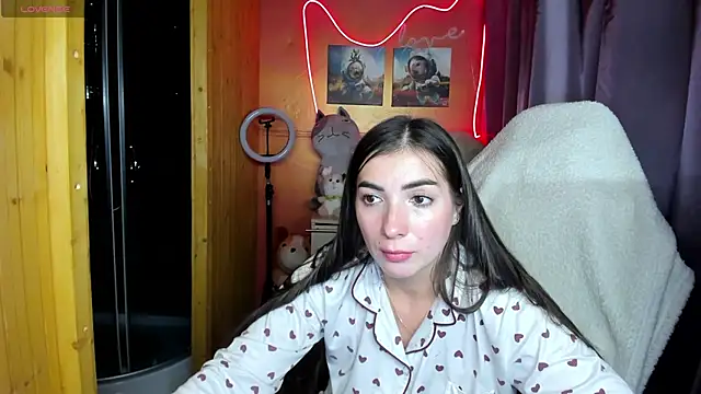 Fiery Brunette  online show from October 1, 2025, 10:20 am