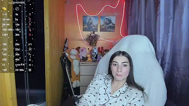 Fiery Brunette  online show from March 12, 2025, 11:32 am